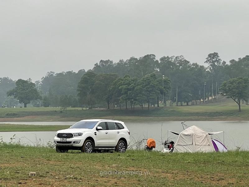 Ngắm bình minh trên hồ Đồng Mô khi camping