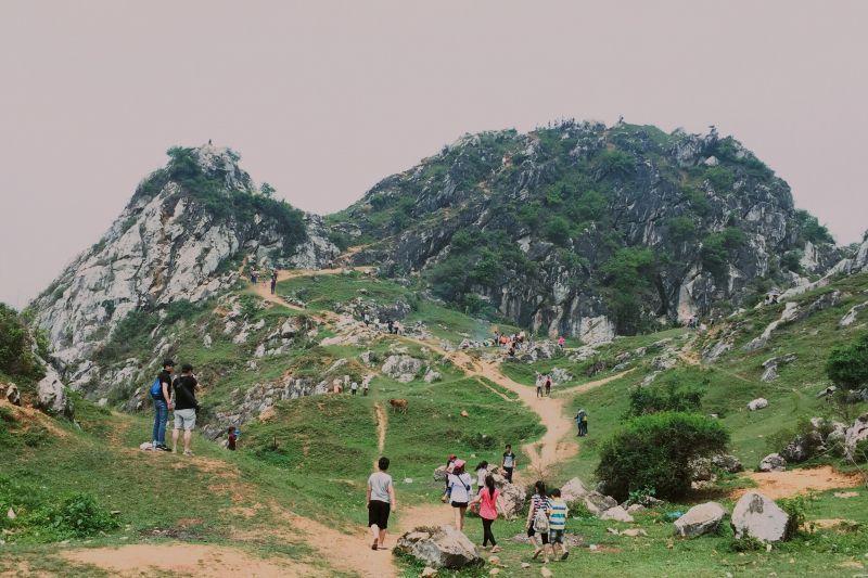 Trekking và cắm trại trên núi Hàm Lợn