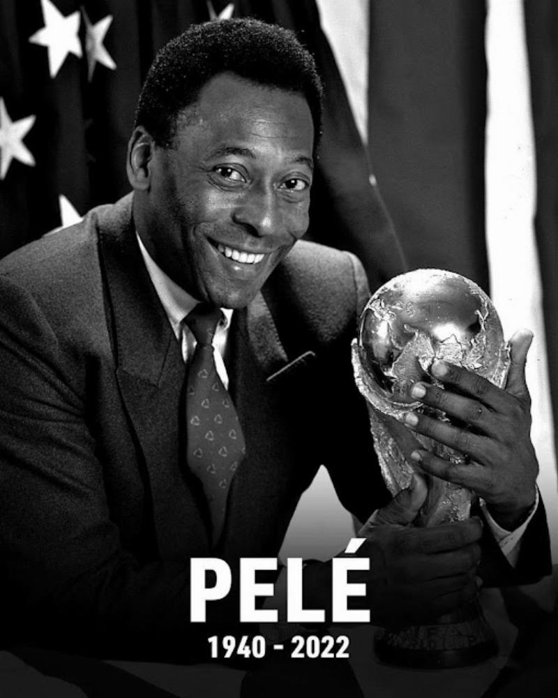 Pelé nâng cúp Vòng Thế Giới