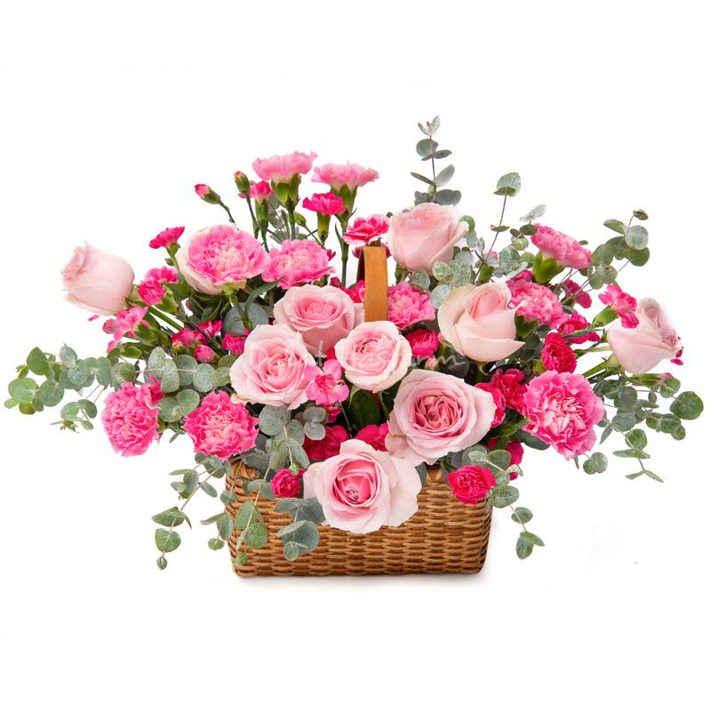 Một hộp hoa hồng được sắp xếp tinh tế, là lựa chọn sang trọng khi tặng cho người yêu vào những dịp đặc biệt