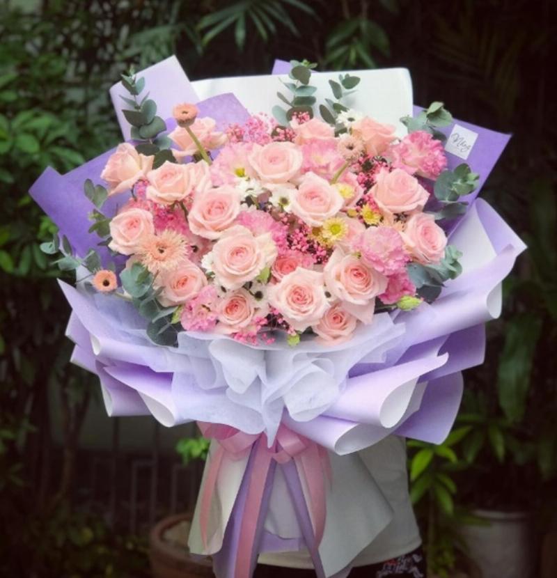 Gio hoa sinh nhat tuoi vui gom nhieu loai hoa ruc ro sac mau