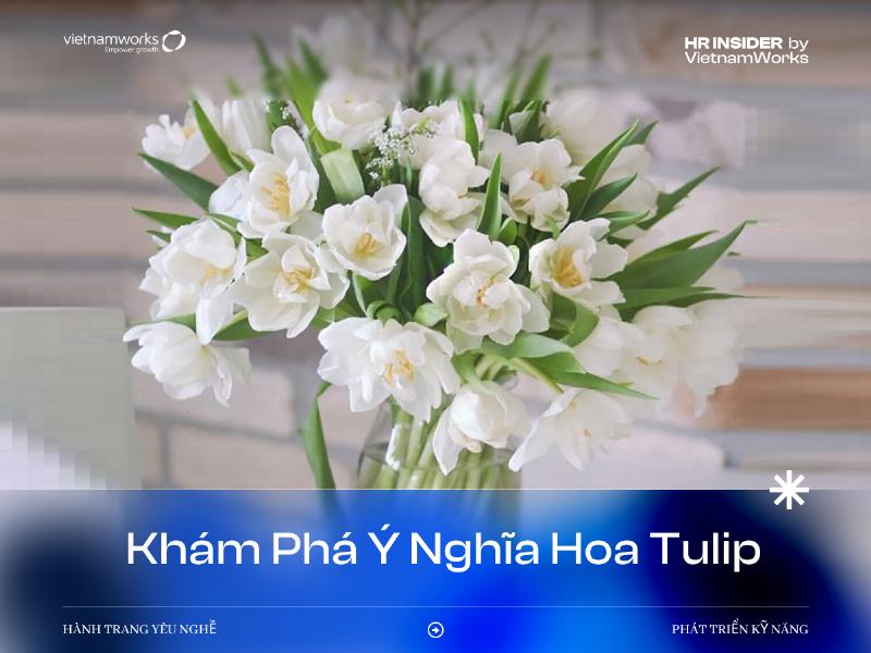 Hình ảnh cận cảnh những bông hoa tulip màu hồng nhạt đang hé nở, thể hiện sự dịu dàng, lãng mạn và ý nghĩa trong tình yêu