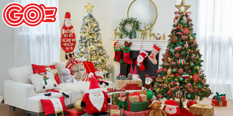 Trang trí cây thông noel với đèn và đồ trang trí