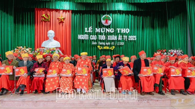 Ý nghĩa sâu sắc của hoa mừng thọ trong văn hóa tặng quà của người Việt Nam