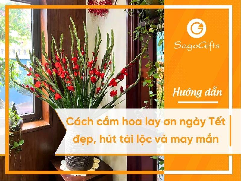 Bình hoa cắm kết hợp lay ơn và hoa hồng theo phong cách tròn đầy, hài hòa cân đối, phù hợp nhiều không gian