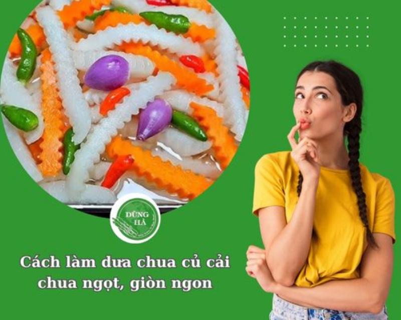 Củ cải phơi khô đã hoàn thành, có màu vàng nhạt, giòn và được đựng trong lọ thủy tinh