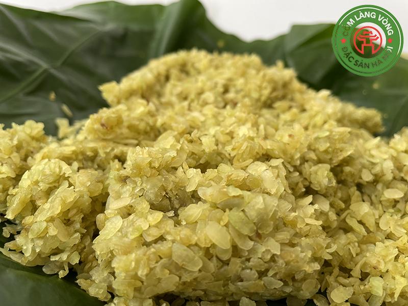 Lá húng chanh tươi xanh mướt, sẵn sàng để sử dụng hoặc chế biến