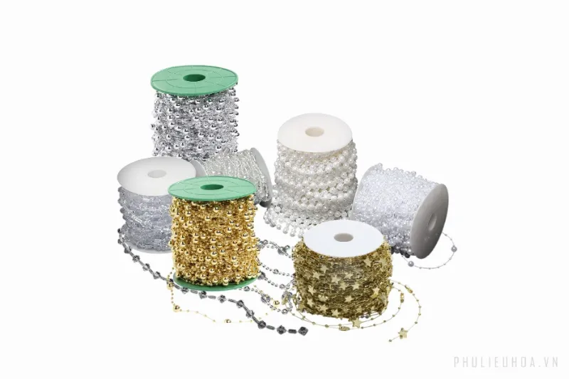 Các loại ruy băng và phụ kiện trang trí cho bó hoa cưới