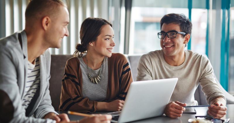 Ứng dụng của việc hiểu số thái độ trong các mối quan hệ và giao tiếp hàng ngày