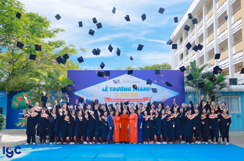 Ý nghĩa tuổi 18 và hoa tươi đồng hành cùng cột mốc trưởng thành