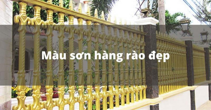 Một ngôi nhà hiện đại với cửa chính hướng ra vườn hoa rực rỡ sắc đỏ, hồng, vàng, nâu, tượng trưng cho những màu sắc và hướng nhà hợp phong thủy của nam Kỷ Mão 1999.