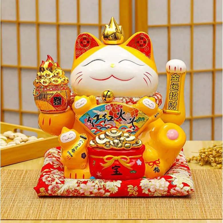 Mèo thần tài may mắn thu hút tài lộc cho spa mới khai trương