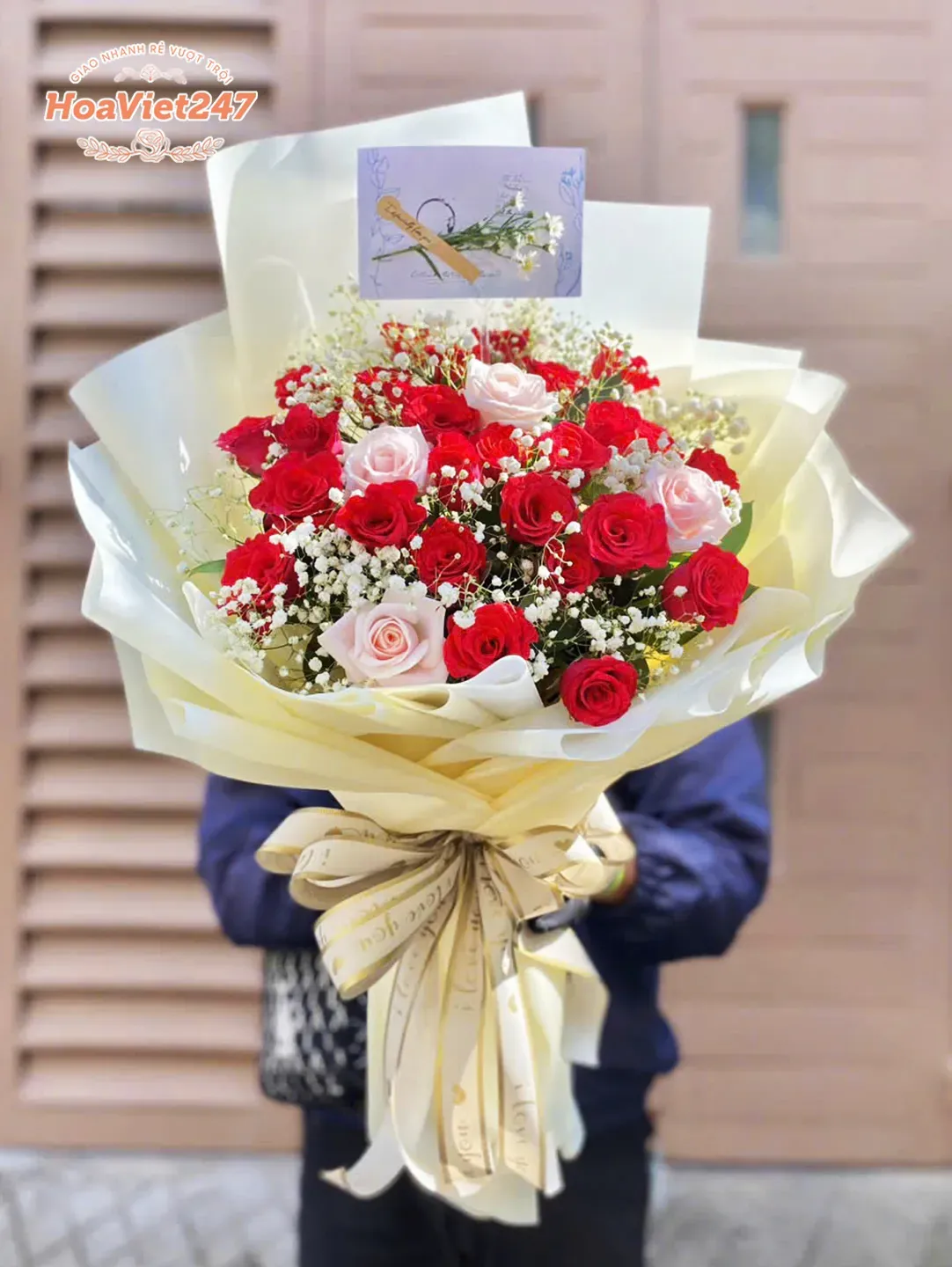 Bó hoa hồng tươi BH004 đẹp, phong cách hiện đại và cuốn hút