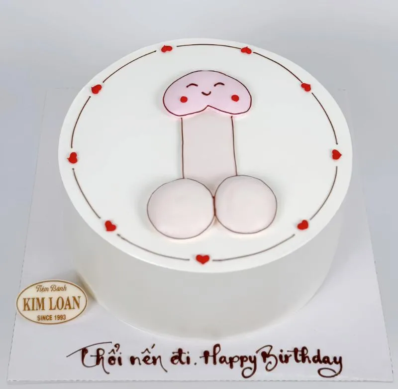 Meme bánh sinh nhật bựa không đủ che giấu sự lươn lẹo