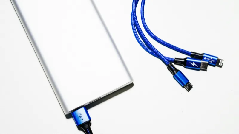 Pin sạc dự phòng - quà tặng công nghệ hữu ích cho đồng nghiệp nam