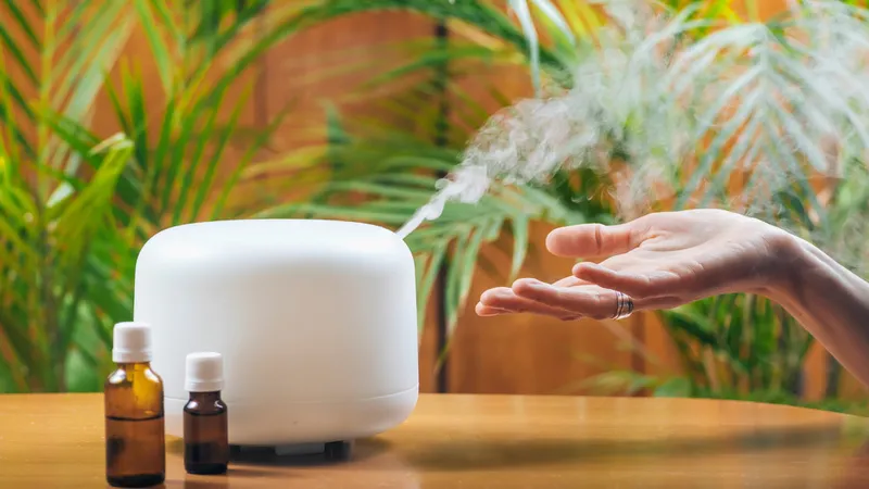 Xông tinh dầu húng chanh giúp giảm căng thẳng và thư giãn tinh thần