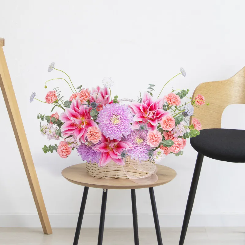 Giỏ hoa ly hồng kết hợp cùng cúc mẫu đơn và cẩm chướng