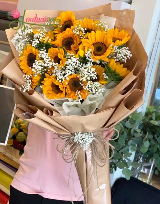 Bó hoa hướng dương đơn giản nhưng rực rỡ, mang thông điệp tình yêu chân thành