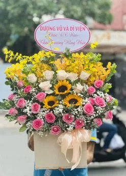 Giỏ hoa sinh nhật đáng yêu dành cho bé trai, mẫu hình ảnh hoa sinh nhật cho nam nhỏ tuổi.