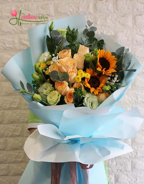 Cánh hoa hướng dương hé nở như nụ cười rạng rỡ, luôn hướng về phía ánh sáng