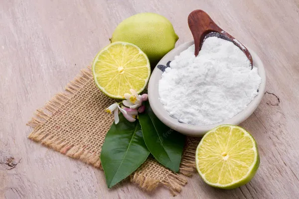 Baking soda và chanh tươi, nguyên liệu tự nhiên giúp khử mùi khai nước tiểu mèo