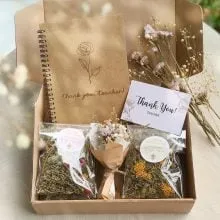 Rượu vang là một gợi ý quà 20/11 ý nghĩa cho thầy giáo sau những giờ làm việc căng thẳng