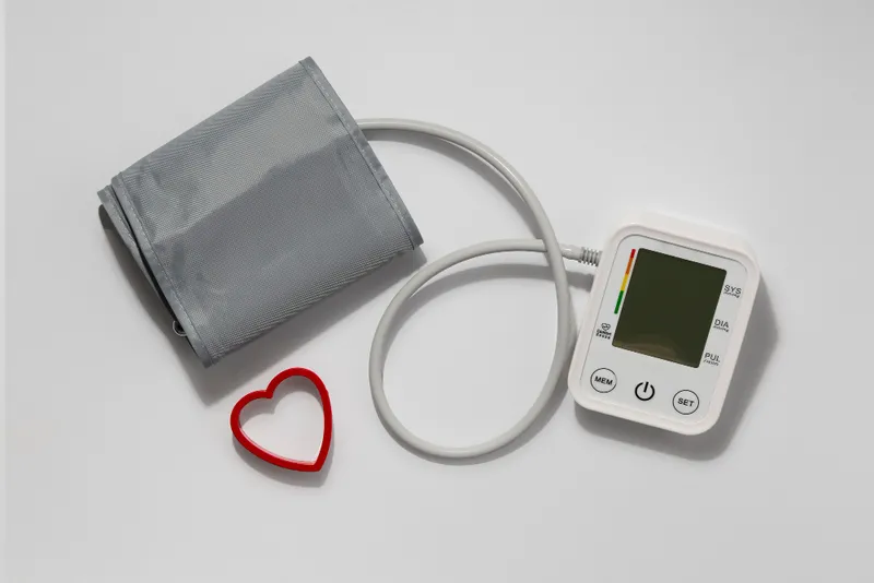 Máy đo huyết áp tại nhà, quà tặng sinh nhật mẹ chu đáo giúp theo dõi sức khỏe
