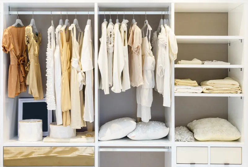 Tủ quần áo mới giúp mẹ sắp xếp gọn gàng, quà sinh nhật mẹ thiết thực và bền đẹp