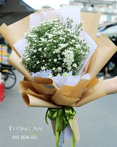 Bó hoa thạch thảo trắng tinh khôi thể hiện sự nhớ mong và thủy chung