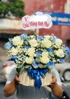 Bó hoa sắc màu tươi sáng mang ý nghĩa hy vọng, một lựa chọn hình ảnh hoa sinh nhật cho nam năng động.