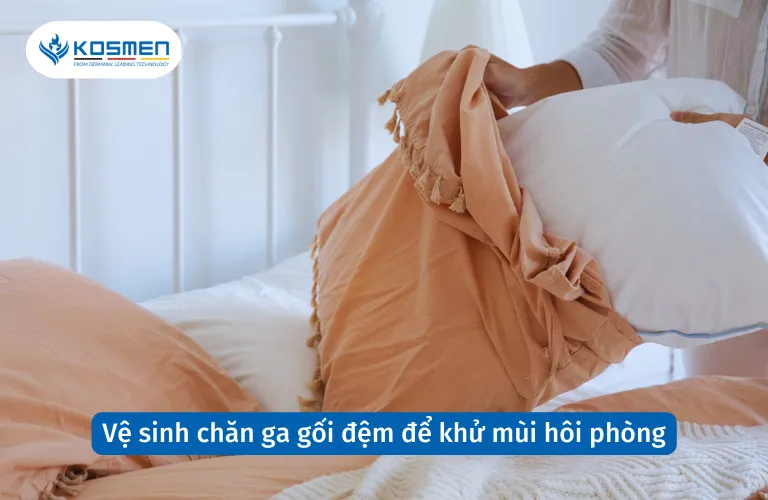 Vệ sinh chăn ga gối đệm định kỳ là một cách hiệu quả để khử mùi hôi trong phòng