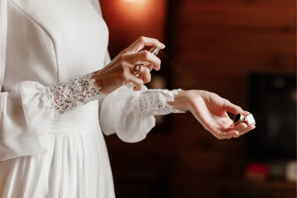 Chọn mùi hương nước hoa phù hợp là cách xịt nước hoa đúng cách cho nữ