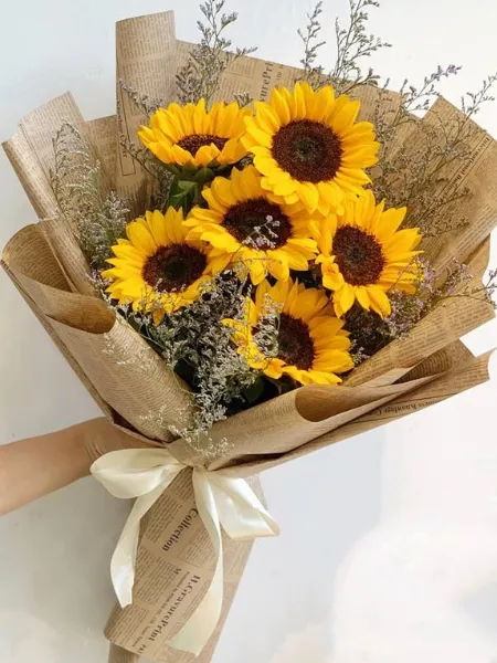 Bó hoa hướng dương tặng anh trai trưởng thành