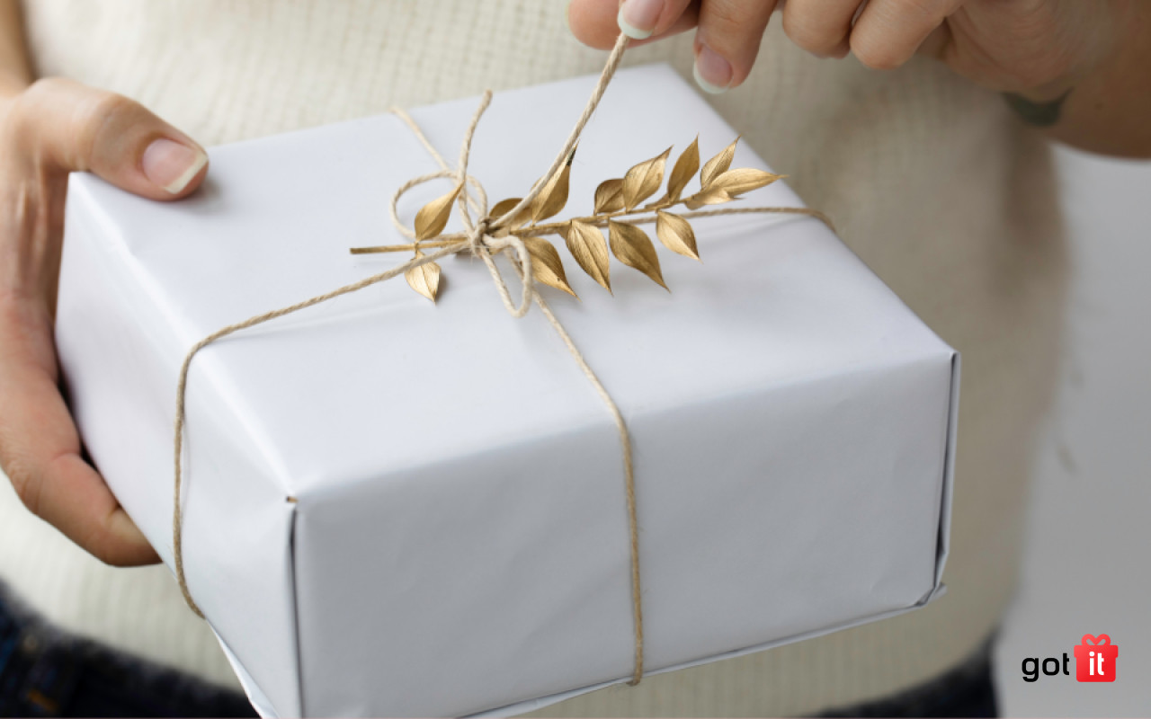 Quà tặng khai trương thể hiện sự tôn trọng và lời chúc thành công