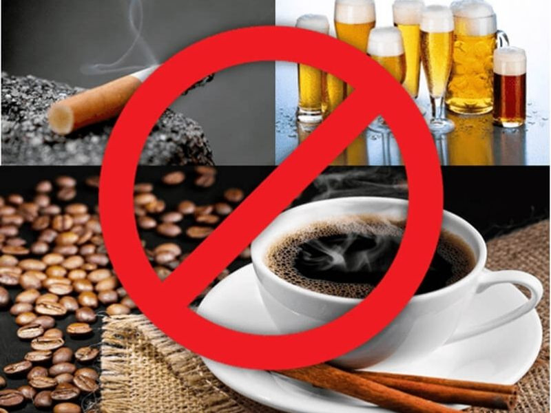 Không dùng bia rượu và các chất có caffein trước chuyến du lịch