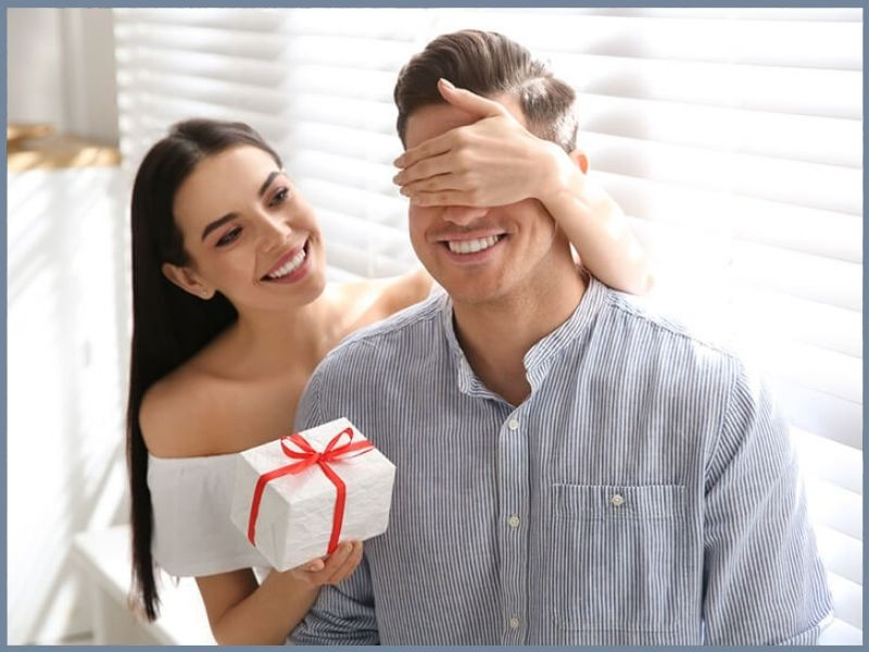 Tặng quà sinh nhật bạn trai cần thực tế và tiện ích