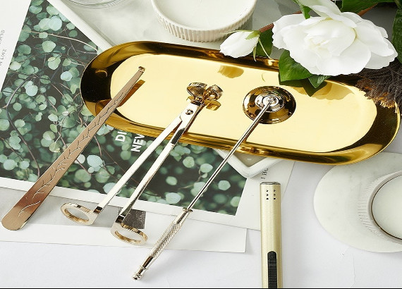 Nến thơm trong hũ thiếc với nhiều màu sắc và họa tiết vintage