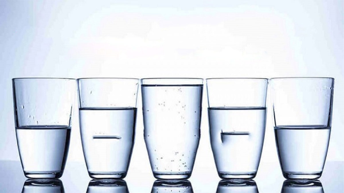 Minh họa mối quan hệ giữa lít và mililit trong các dụng cụ đo lường