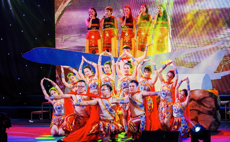 Alt text: Hình ảnh một bó hoa hồng đỏ thắm, tượng trưng cho tình yêu nồng cháy.