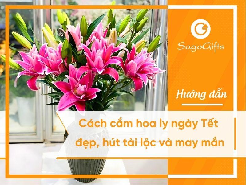 Bình hoa được cắm theo kiểu dáng hình tam giác đều, sử dụng hoa ly và hoa hồng màu đỏ