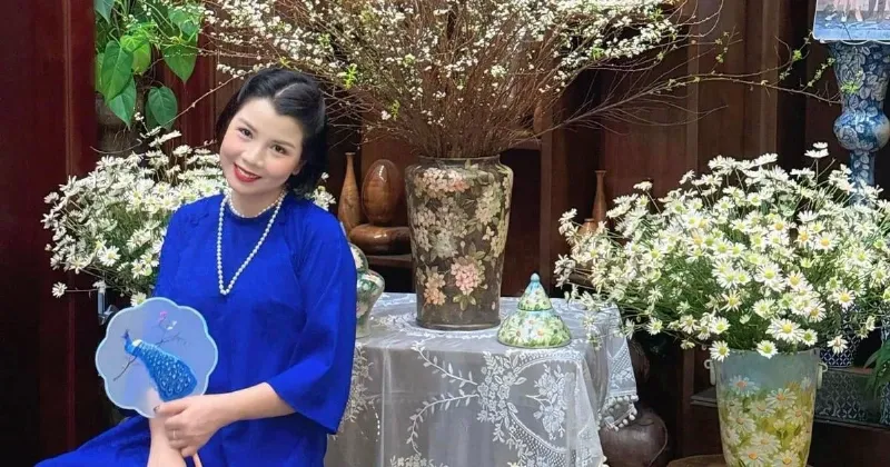 Hình ảnh bó cành tuyết mai được gói đẹp mắt, sẵn sàng để làm quà tặng.
