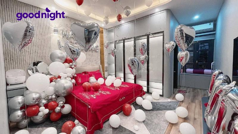 Gia đình nhỏ hạnh phúc trong không gian ấm cúng, biểu tượng của hôn nhân viên mãn và ý nghĩa