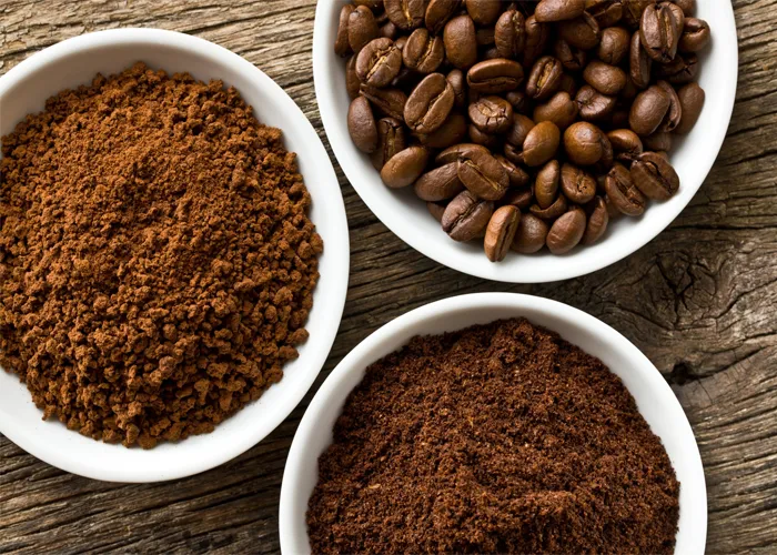 Sử dụng bột cà phê giúp giảm mùi hôi khó chịu