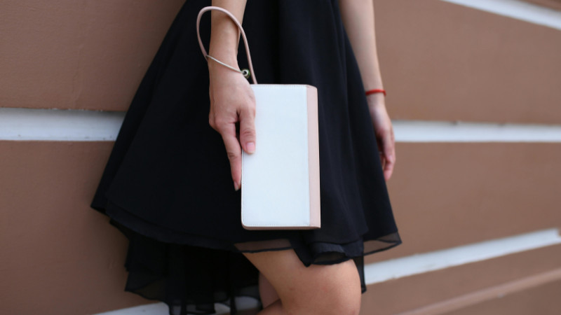 Tặng ví da làm quà tặng sinh nhật cho bạn gái